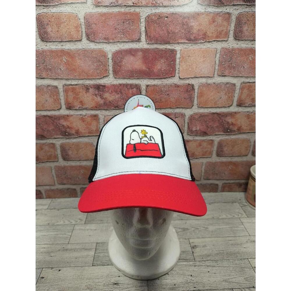 Peanuts Snoopy Woodstock Dog House Snap Back Trucker Hat Baseball Cap NWT